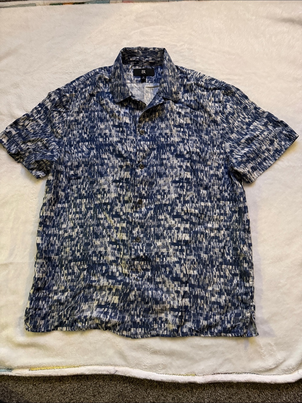 Banana Republic Blue and White Short-Sleeve Button-Down Shirt